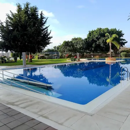 In La Colina With Pool And Gardens Apartman